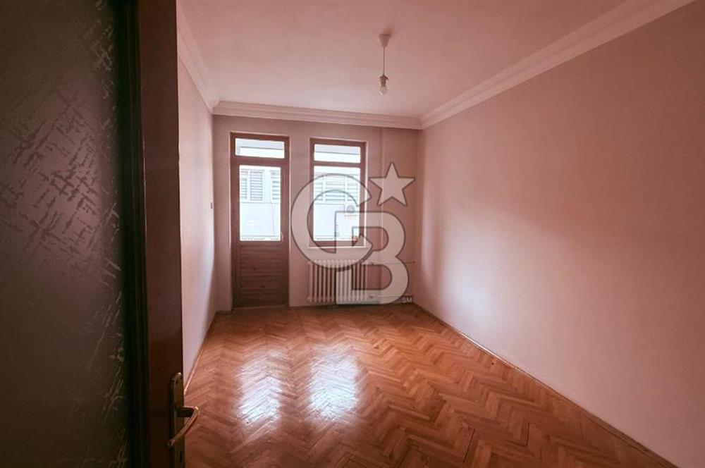 YILDIZEVLER MAHALLESİN'DE 709.SOKAK SATILIK DAİRE