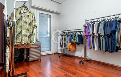 İzmir Alsancak'ta Merkezi Konumda 3+1 Geniş Daire Satılık