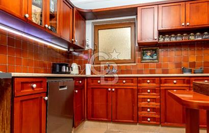 İzmir Alsancak'ta Merkezi Konumda 3+1 Geniş Daire Satılık