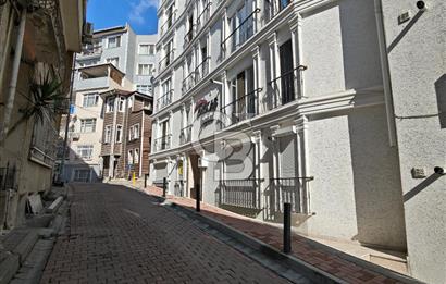 BEŞİKTAŞTA AKARETLERE, ÇARŞIYA YAKIN YENİ BİNADA KİRALIK 1+1