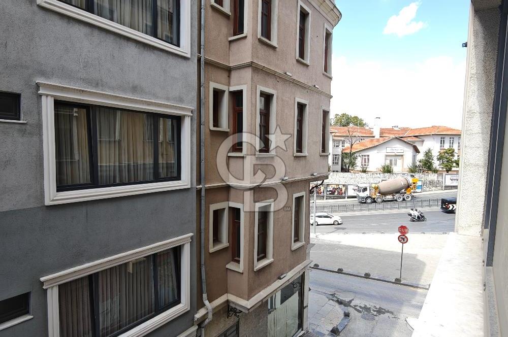 ŞİŞHANE'DE YENİLENMİŞ DENİZ MANZARALI SEÇENEKLİ 1+0 DAİRELER