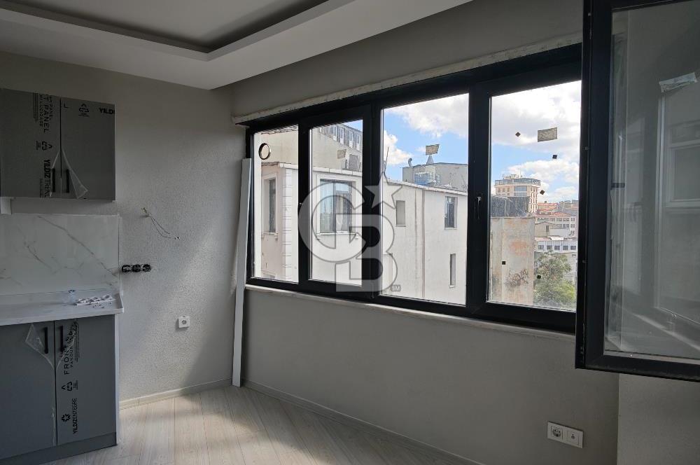 ŞİŞHANE'DE YENİLENMİŞ DENİZ MANZARALI SEÇENEKLİ 1+0 DAİRELER