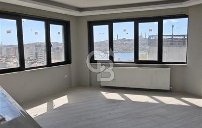 ŞİŞHANE'DE YENİLENMİŞ DENİZ MANZARALI SEÇENEKLİ 1+0 DAİRELER