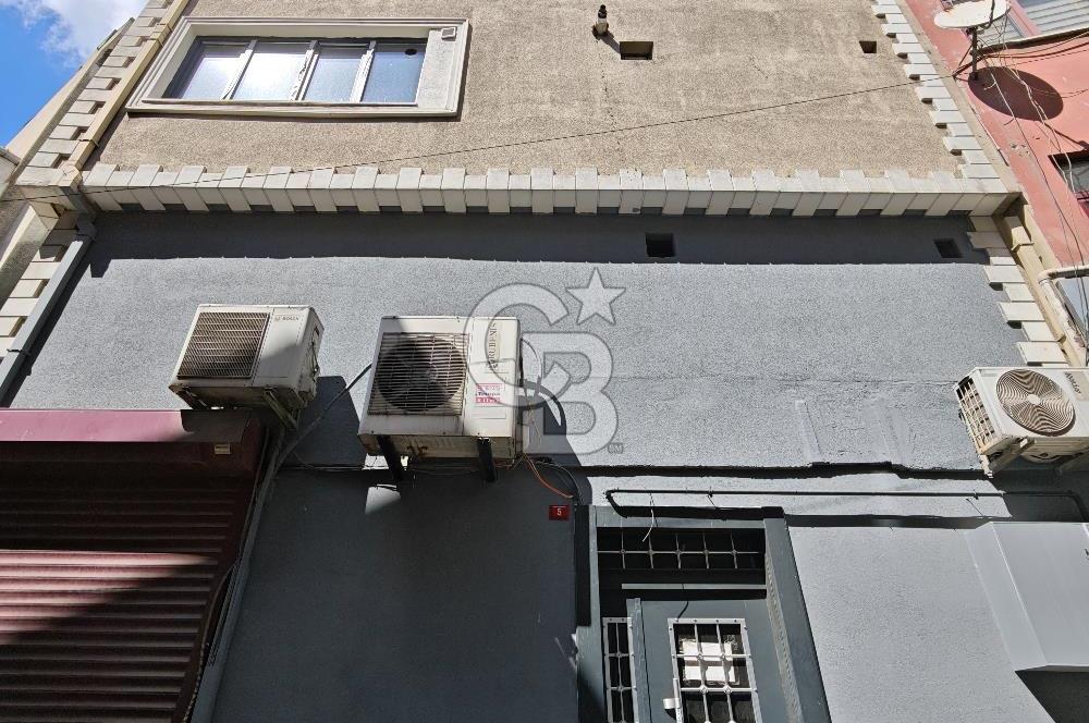 ŞİŞHANE'DE YENİLENMİŞ DENİZ MANZARALI SEÇENEKLİ 1+0 DAİRELER
