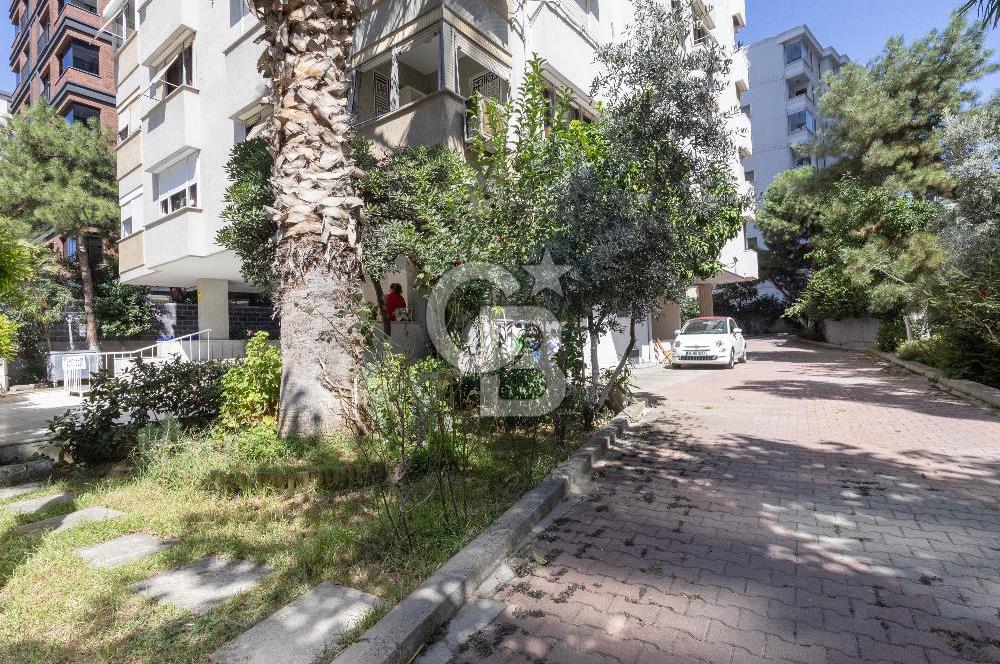 Suadiye’de Sahile Yakın Satılık 3+1 Şömineli Geniş Daire