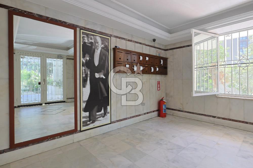 Suadiye’de Sahile Yakın Satılık 3+1 Şömineli Geniş Daire