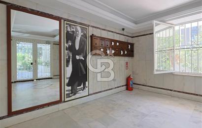 Suadiye’de Sahile Yakın Satılık 3+1 Şömineli Geniş Daire