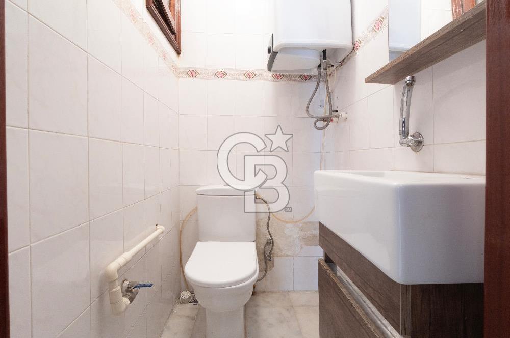Suadiye’de Sahile Yakın Satılık 3+1 Şömineli Geniş Daire