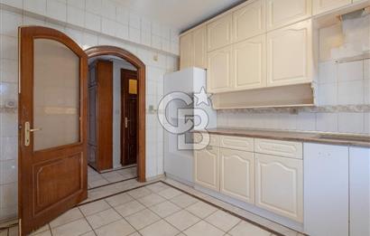 Suadiye’de Sahile Yakın Satılık 3+1 Şömineli Geniş Daire