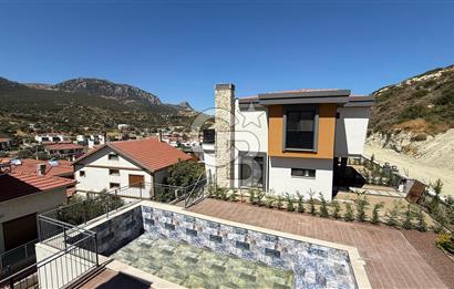 Karaburun Saip'te Satılık 3+1 Lüks Tripleks Villa