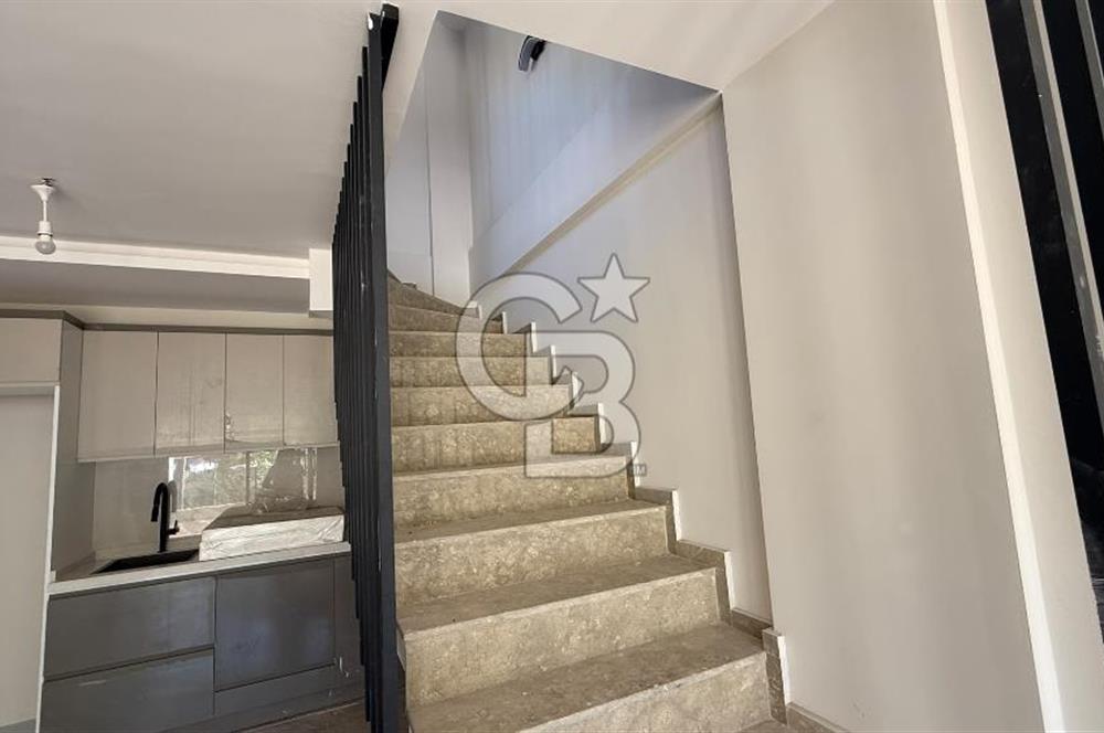Karaburun Saip'te Satılık 3+1 Lüks Tripleks Villa