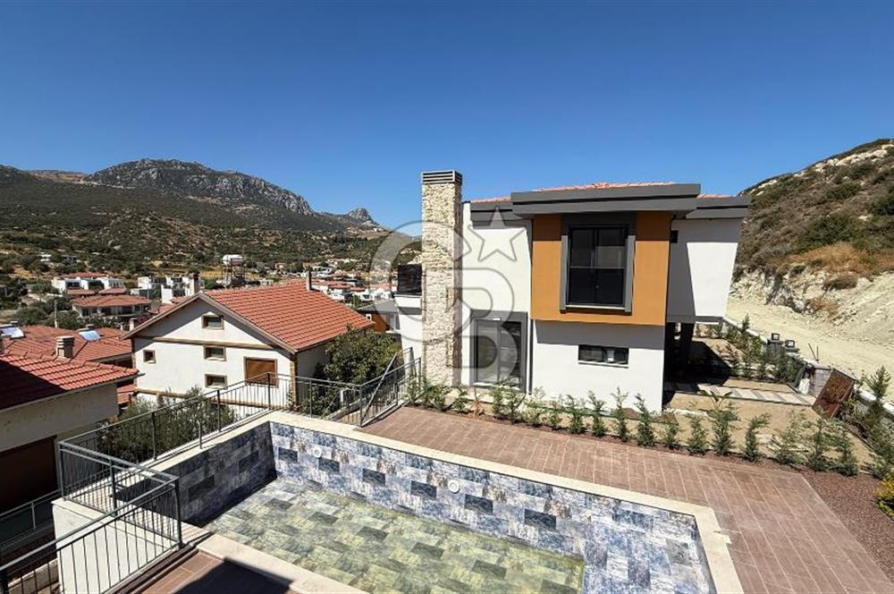 Karaburun Saip'te Satılık 3+1 Lüks Tripleks Villa