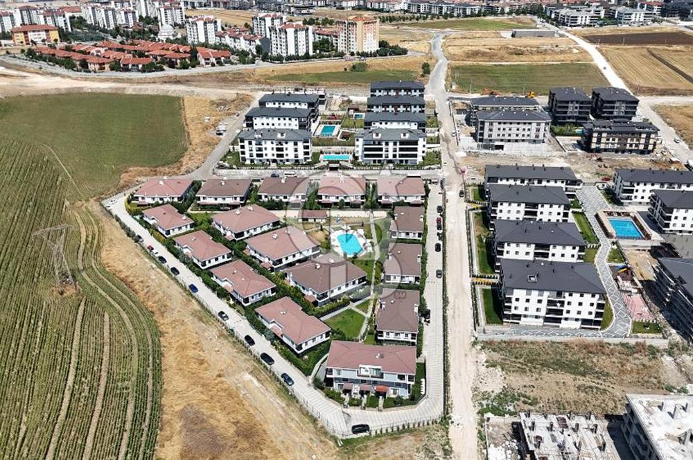 ZAFER MAH. IHLAMUR VİLLALARI SİTESİNDE SATILIK VİLLA