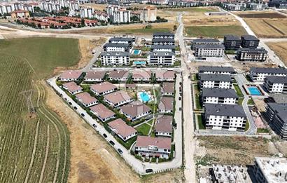ZAFER MAH. IHLAMUR VİLLALARI SİTESİNDE SATILIK VİLLA
