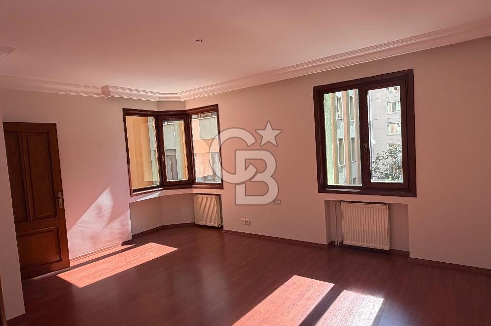 Üsküdar Altunizade Mah. Çamlık Sitesinde 4+1 Kiralık Daire