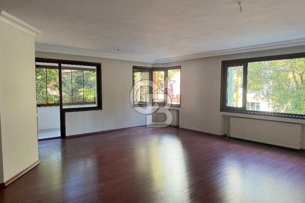 Üsküdar Altunizade Mah. Çamlık Sitesinde 4+1 Kiralık Daire