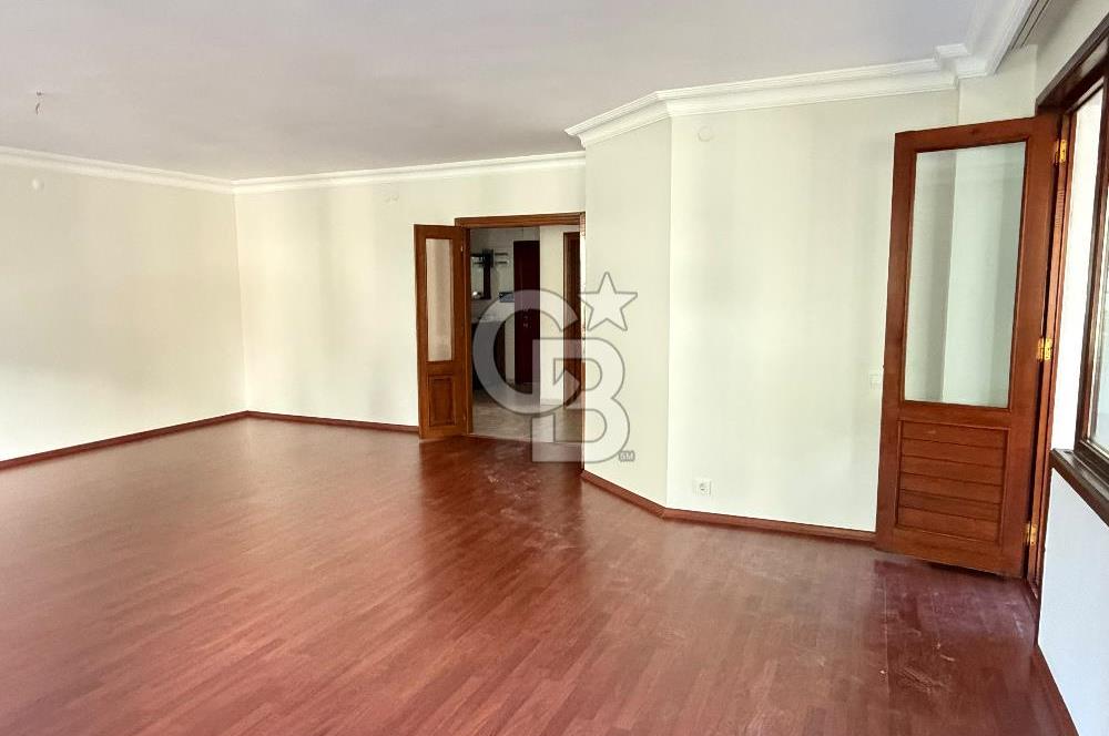 Üsküdar Altunizade Mah. Çamlık Sitesinde 4+1 Kiralık Daire
