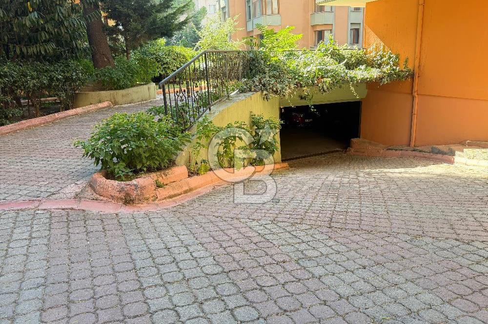 Üsküdar Altunizade Mah. Çamlık Sitesinde 4+1 Kiralık Daire