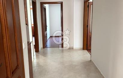 Üsküdar Altunizade Mah. Çamlık Sitesinde 4+1 Kiralık Daire