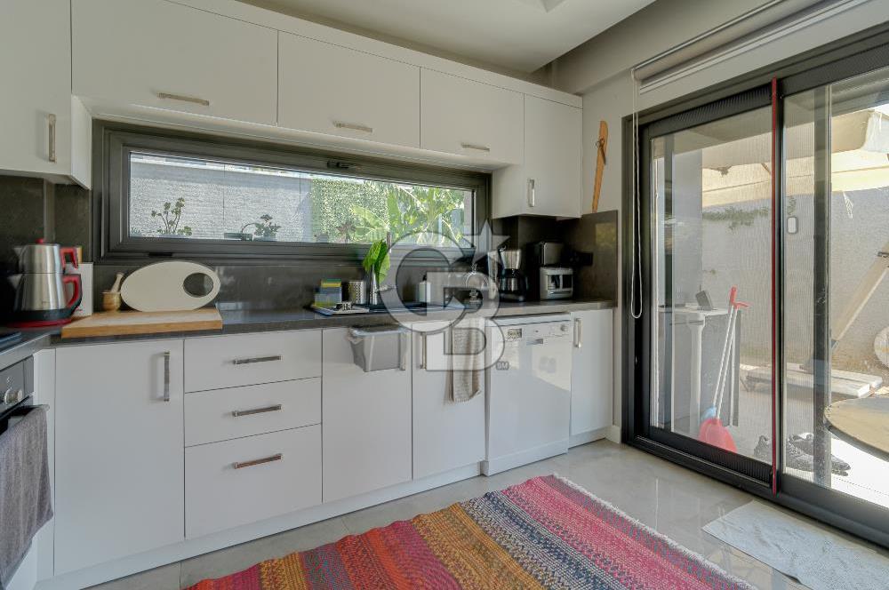 ÇEŞME MUSALLADA ÖNÜ AÇIK | 180 M² NET | GENİŞ HAVUZLU VİLLA