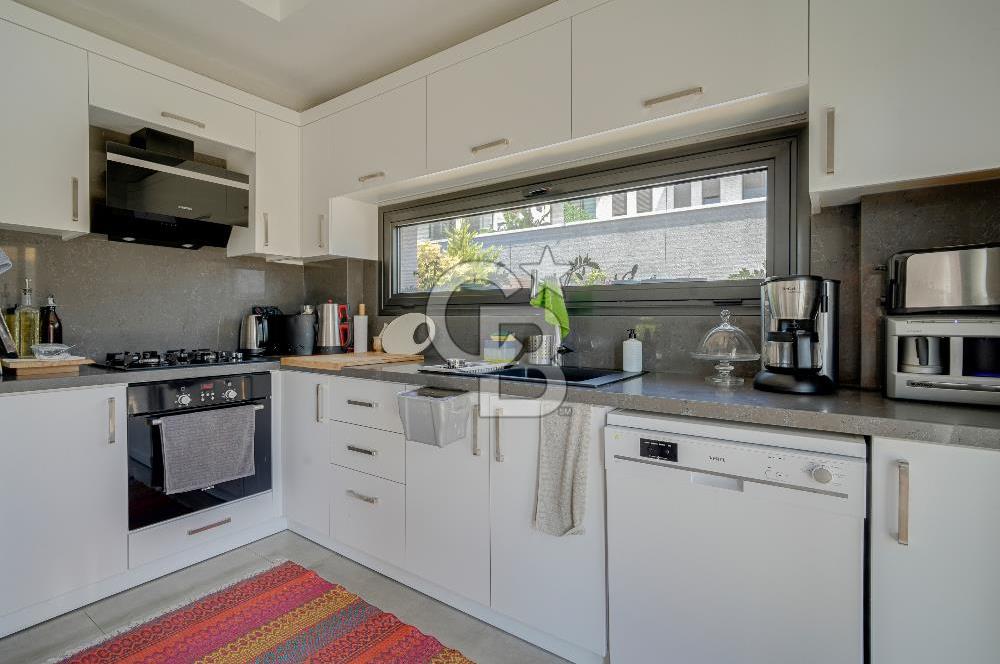 ÇEŞME MUSALLADA ÖNÜ AÇIK | 180 M² NET | GENİŞ HAVUZLU VİLLA