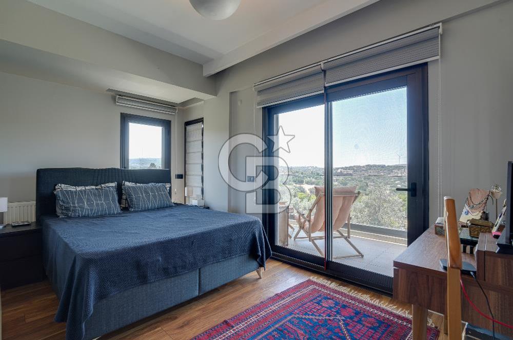 ÇEŞME MUSALLADA ÖNÜ AÇIK | 180 M² NET | GENİŞ HAVUZLU VİLLA