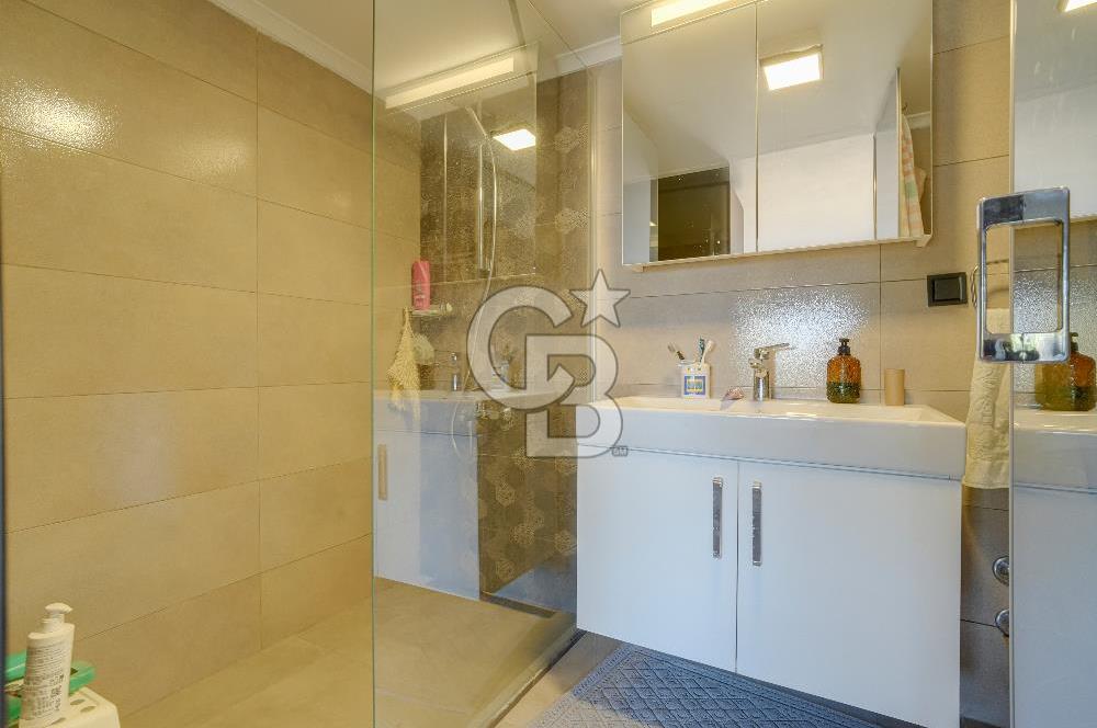 ÇEŞME MUSALLADA ÖNÜ AÇIK | 180 M² NET | GENİŞ HAVUZLU VİLLA