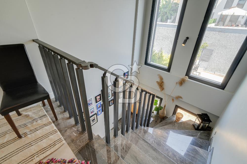 ÇEŞME MUSALLADA ÖNÜ AÇIK | 180 M² NET | GENİŞ HAVUZLU VİLLA