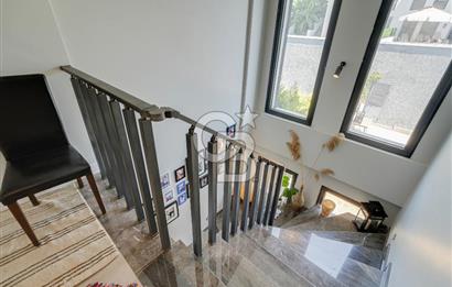 ÇEŞME MUSALLADA ÖNÜ AÇIK | 180 M² NET | GENİŞ HAVUZLU VİLLA