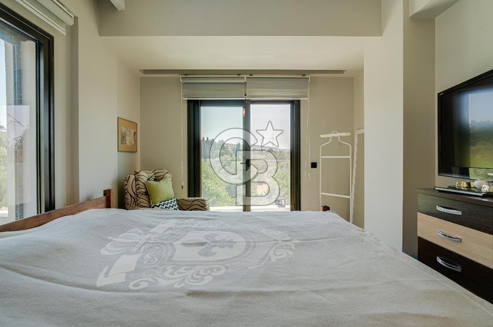 ÇEŞME MUSALLADA ÖNÜ AÇIK | 180 M² NET | GENİŞ HAVUZLU VİLLA