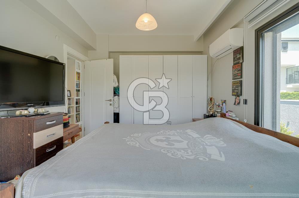 ÇEŞME MUSALLADA ÖNÜ AÇIK | 180 M² NET | GENİŞ HAVUZLU VİLLA