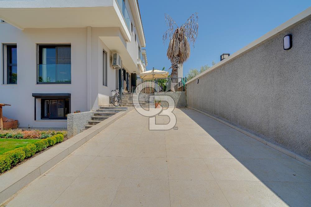 ÇEŞME MUSALLADA ÖNÜ AÇIK | 180 M² NET | GENİŞ HAVUZLU VİLLA