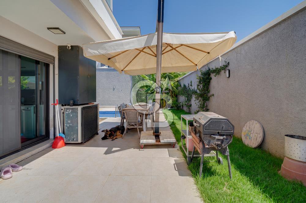 ÇEŞME MUSALLADA ÖNÜ AÇIK | 180 M² NET | GENİŞ HAVUZLU VİLLA