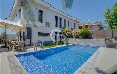 ÇEŞME MUSALLADA ÖNÜ AÇIK | 180 M² NET | GENİŞ HAVUZLU VİLLA