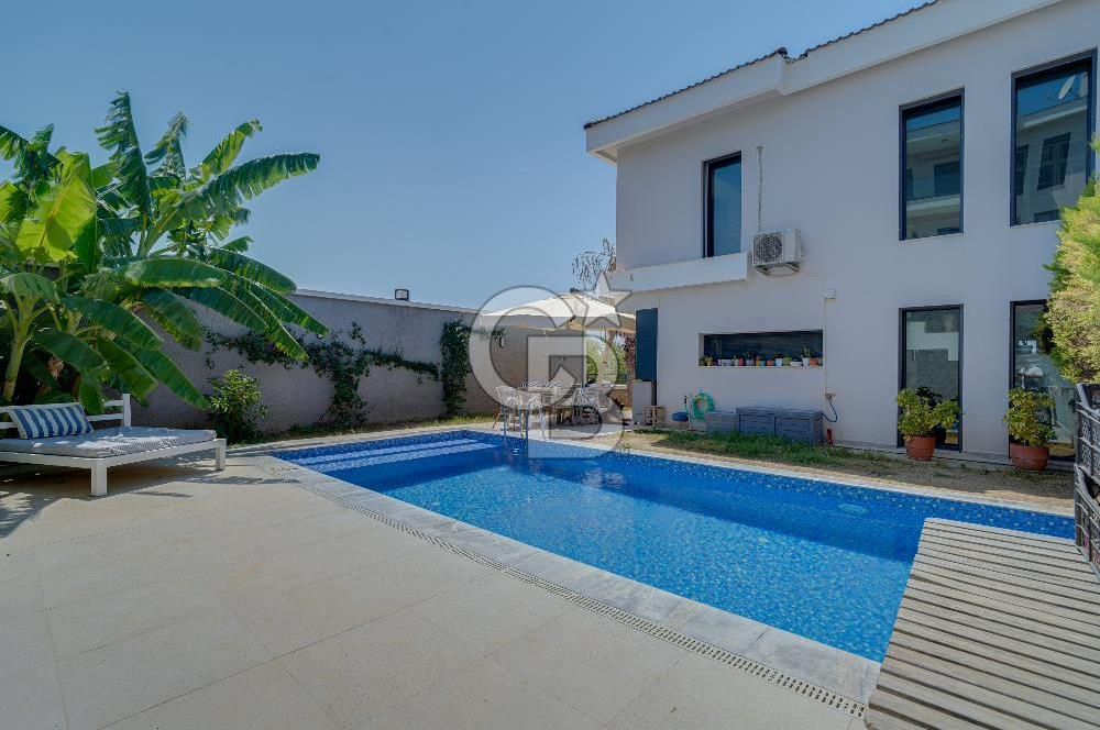 ÇEŞME MUSALLADA ÖNÜ AÇIK | 180 M² NET | GENİŞ HAVUZLU VİLLA