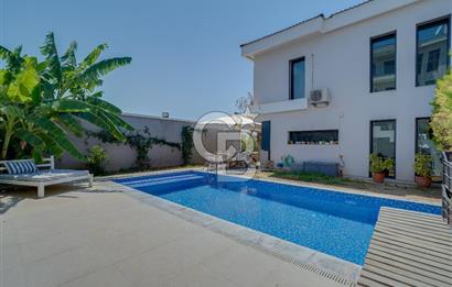 ÇEŞME MUSALLADA ÖNÜ AÇIK | 180 M² NET | GENİŞ HAVUZLU VİLLA