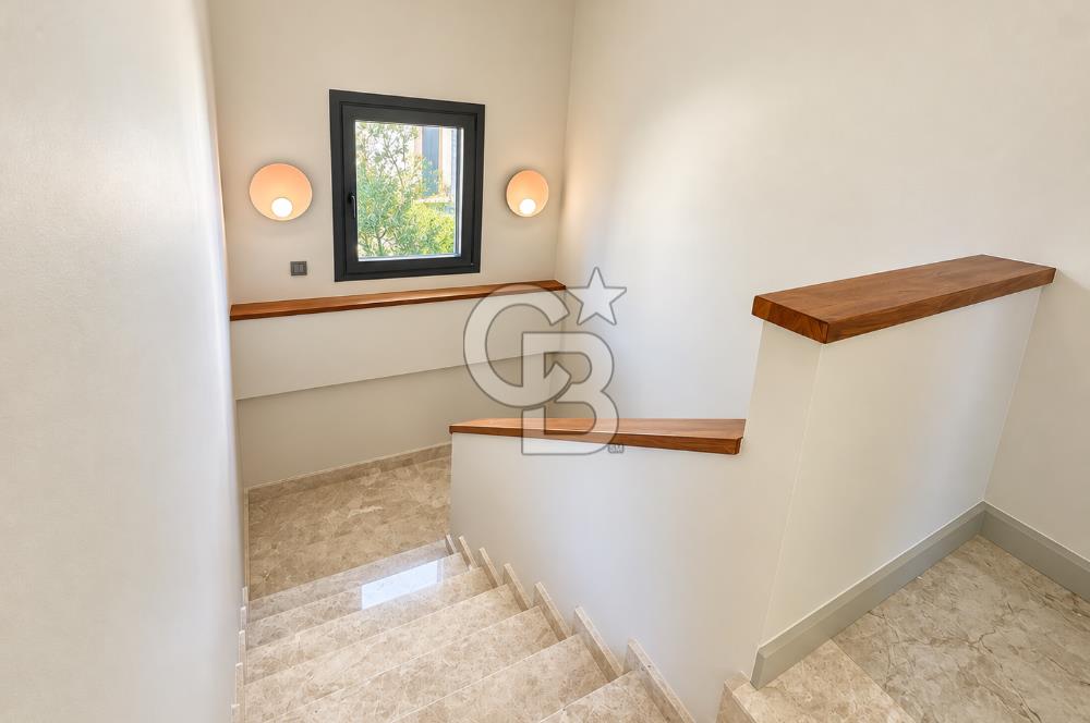 KÜÇÜKKUYU MIHLIDA DENİZE 200 METRE 206 M² 4+1 MÜSTAKİL VİLLA