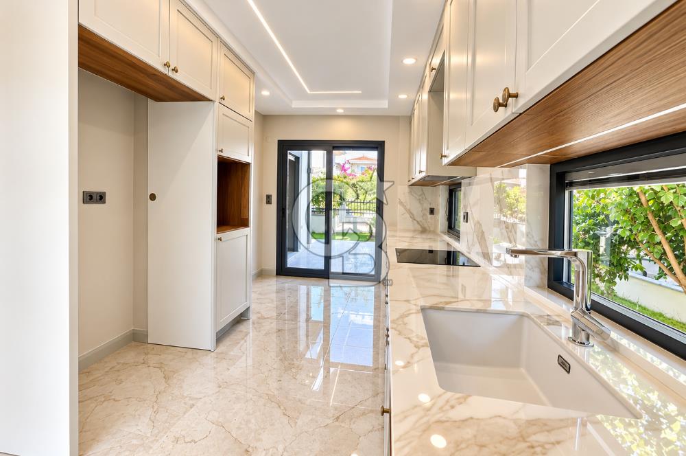 KÜÇÜKKUYU MIHLIDA DENİZE 200 METRE 206 M² 4+1 MÜSTAKİL VİLLA