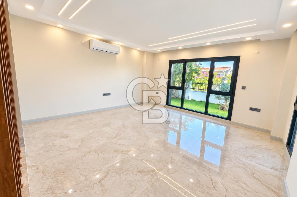 KÜÇÜKKUYU MIHLIDA DENİZE 200 METRE 206 M² 4+1 MÜSTAKİL VİLLA