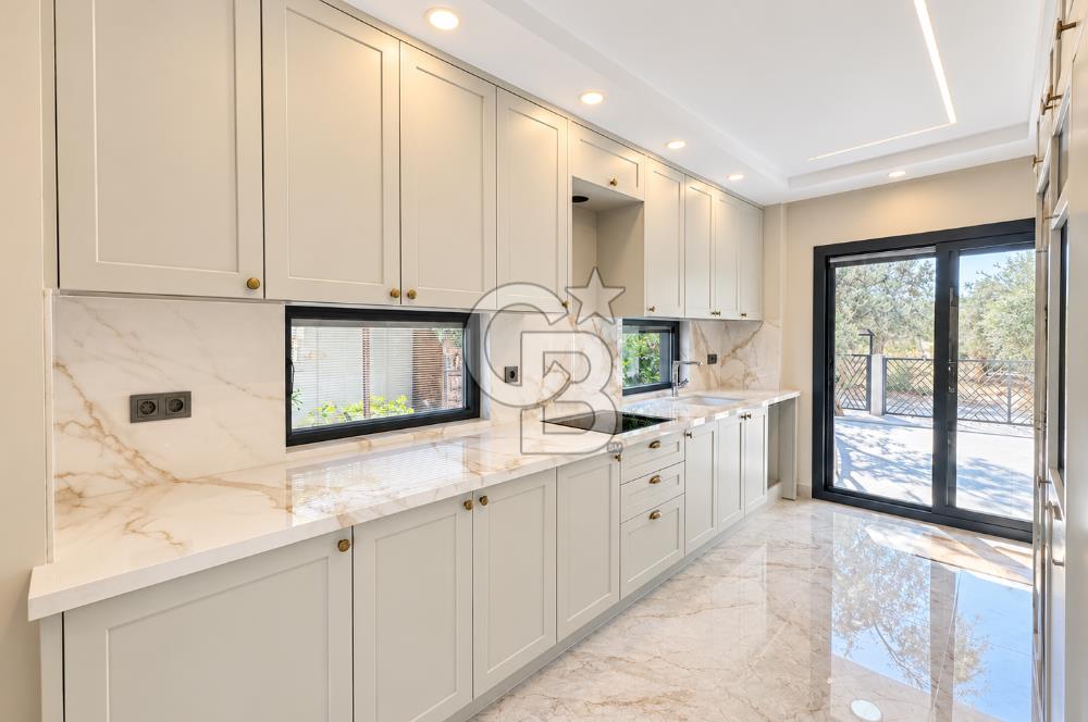 KÜÇÜKKUYU MIHLIDA DENİZE 200 METRE 206 M² 4+1 MÜSTAKİL VİLLA