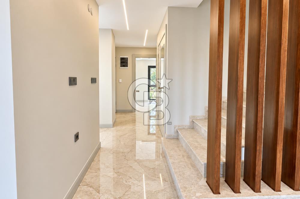 KÜÇÜKKUYU MIHLIDA DENİZE 200 METRE 206 M² 4+1 MÜSTAKİL VİLLA