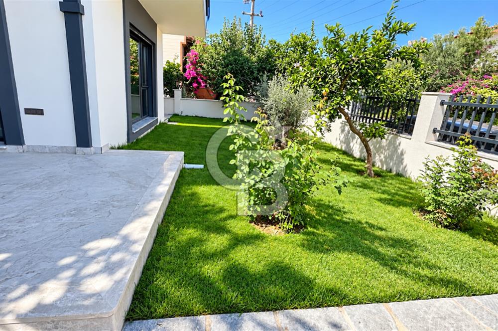 KÜÇÜKKUYU MIHLIDA DENİZE 200 METRE 206 M² 4+1 MÜSTAKİL VİLLA