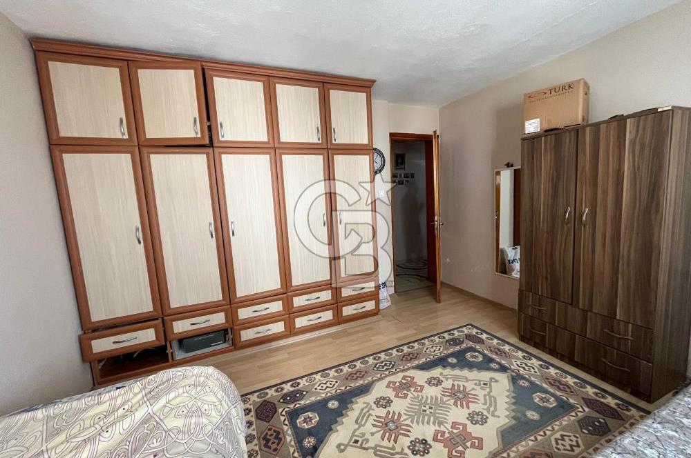 URLA SANAT SOKAĞI YAKINI BAHÇE KULLANIMLI 2+1 SATILIK DAİRE 