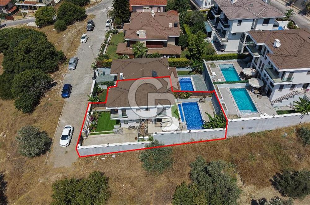 ÇEŞME MUSALLADA ÖNÜ AÇIK | 180 M² NET | GENİŞ HAVUZLU VİLLA