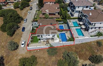 ÇEŞME MUSALLADA ÖNÜ AÇIK | 180 M² NET | GENİŞ HAVUZLU VİLLA