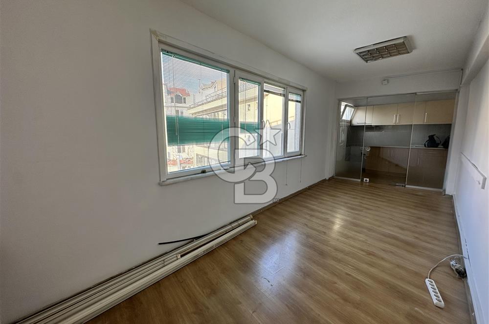 SÖĞÜTLÜÇEŞME CAD. ÜZERİNDE ÇİFT CEPHELİ KİRALIK OFİS KATI