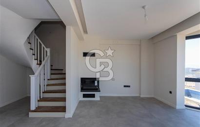 Foçaköy'de Satılık Deniz Manzaralı 4+2 Havuzlu Villa