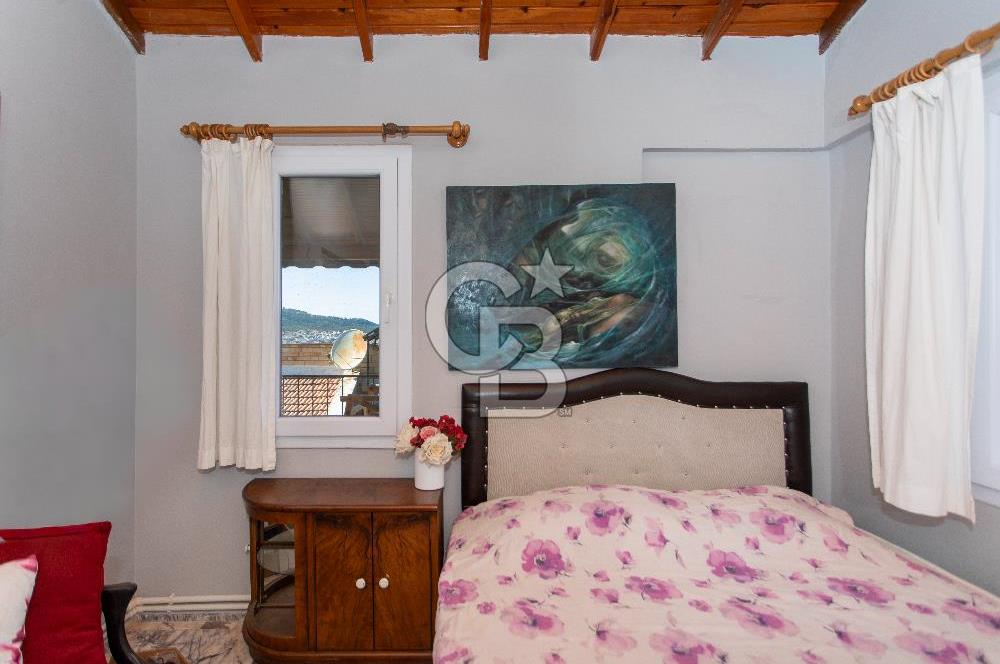 Yenifoça Marinaya Yürüme Mesafesinde Satılık 3+1 Villa