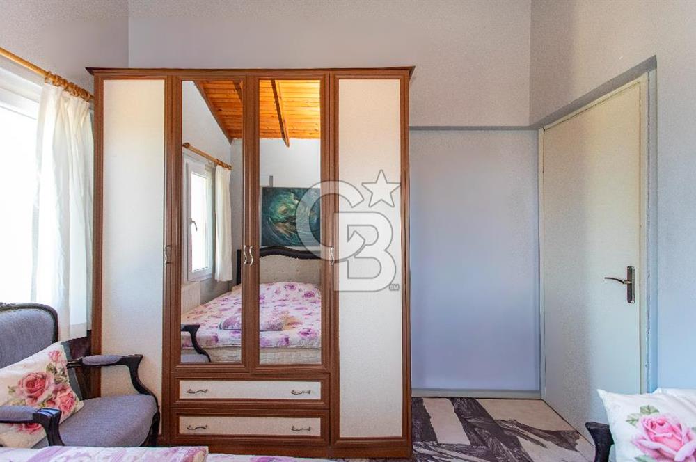 Yenifoça Marinaya Yürüme Mesafesinde Satılık 3+1 Villa