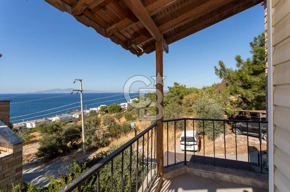 Yenifoça Marinaya Yürüme Mesafesinde Satılık 3+1 Villa